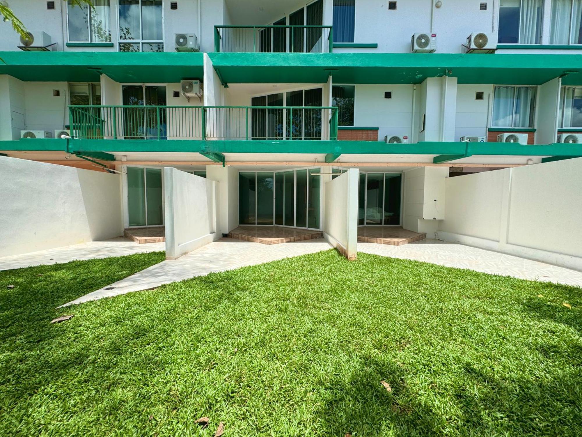 Plernpetch Hotel Surat Thani Exterior foto